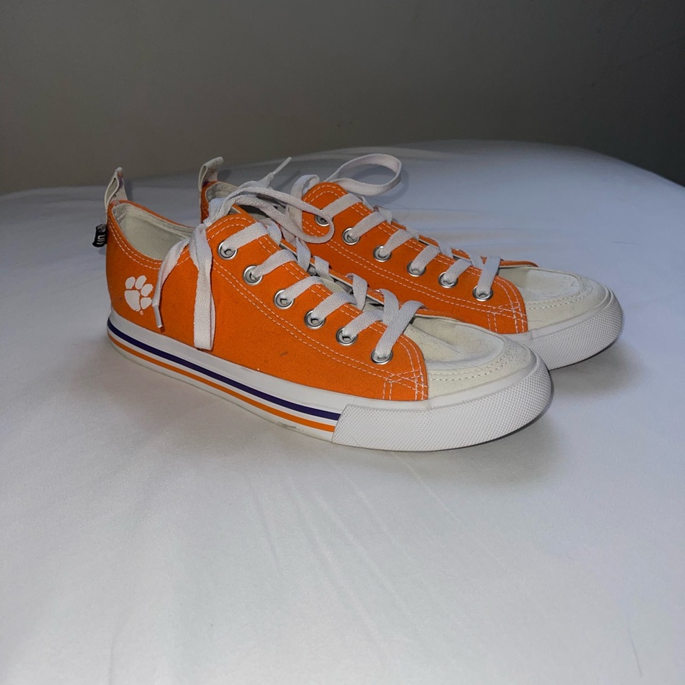 Size: 9W (7M) Clemson tigers sneakers